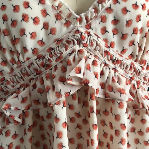 Lightweight Flirty Top - Picture 3 of 7